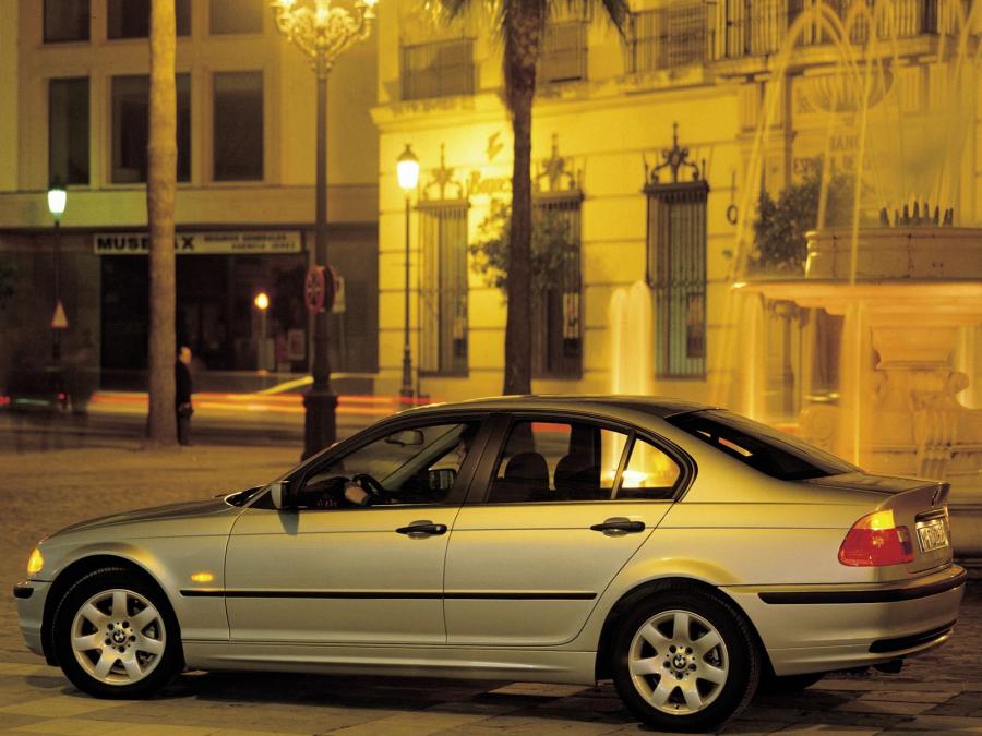  BMW 328i Sedan 1998 года  (фото 6 из 18)